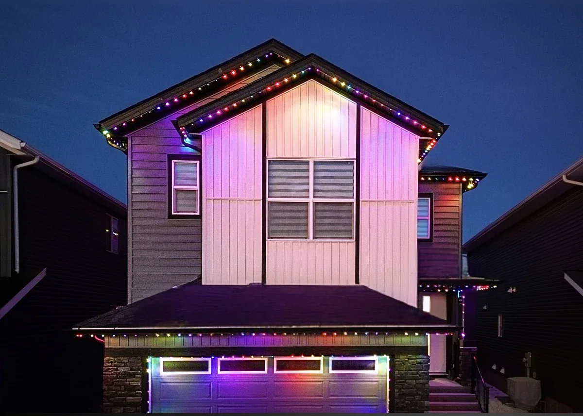 Multicoloured permanent outdoor lighting installation 3