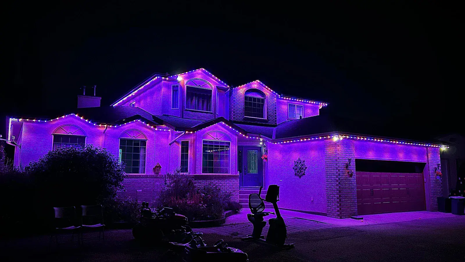 Multicoloured permanent outdoor lighting installation 12